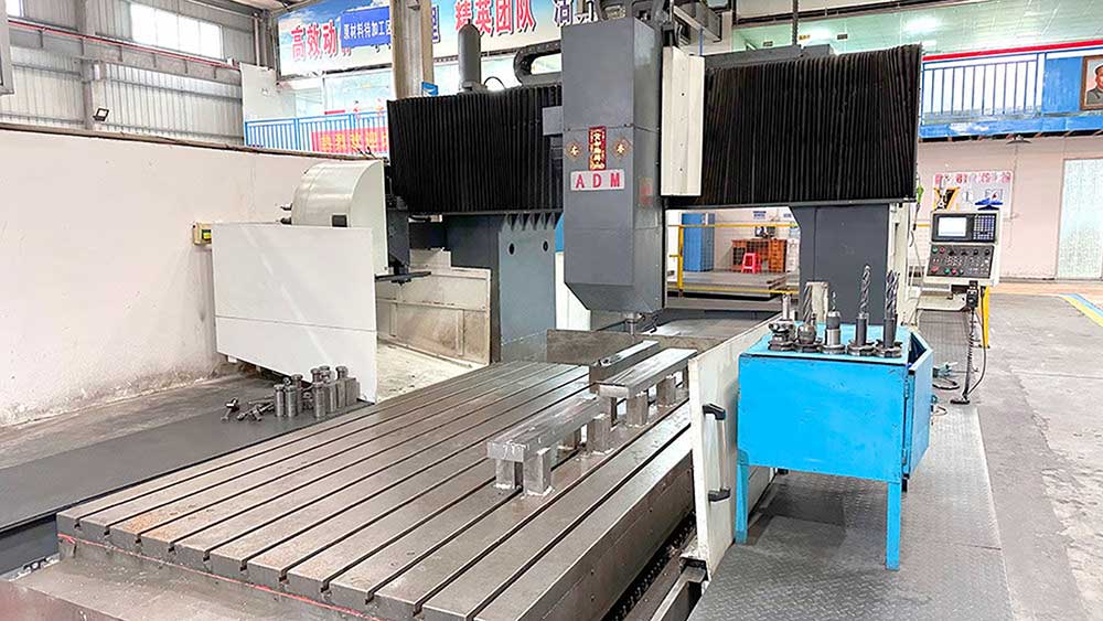 4m門形マシニングセンタ