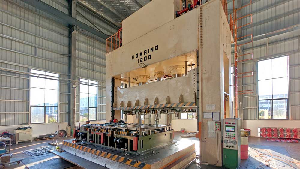 板金プレスマシン